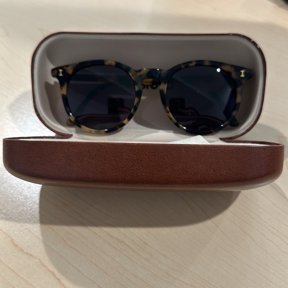 Illesteva Sterling 2 Sunglasses in Tortoise/ Brown Flat - Picture 3 of 8